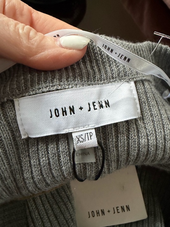 John + Jenn Gray Ribbed Cropped Button Cardigan Sweater Size XS - Picture 8 of 10